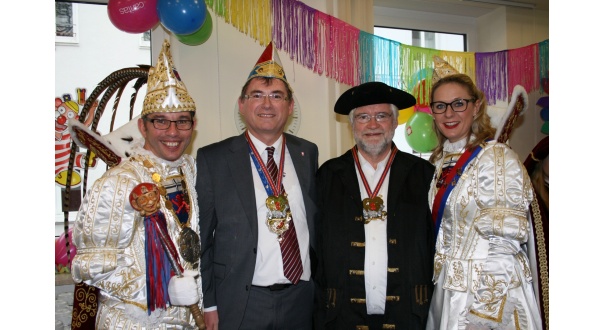 Das Prinzenpaar mit Caritasdirektor Jean-Pierre Schneider (li.) und Ulrich Hamacher, Geschäftsführer der Diakonie beim Empfang in der Caritaszentrale